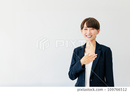 Woman with white background Photography cooperation: Chuo College of Technology Japanese Language School 109766512