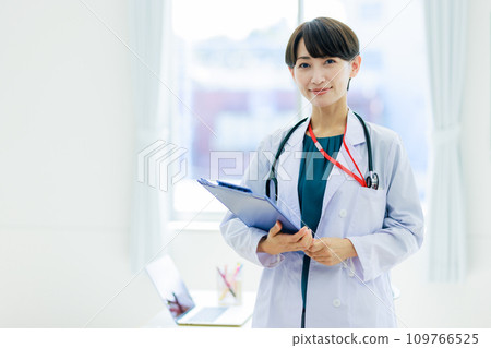 女醫師形象攝影合作:中央工業大學日本語學校 女醫師形象攝影合作:中央工業大學日本語學校 109766525