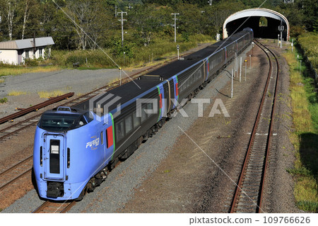 Kiha 283 series limited express "Super Ozora" Sekisho Line, Takinoue Station 109766626