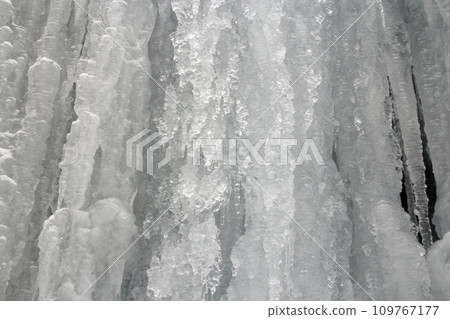 Icicles in Unryu Valley (Close-up 4) 109767177