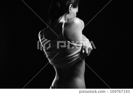 Wet Hair Beautiful Girl. Female Back 109767193