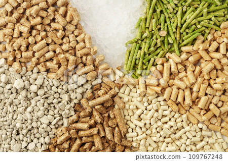 Different types of cat litter close up Different types of cat litter close up 109767248