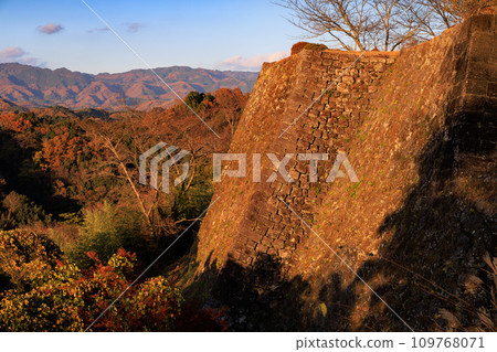 岡城遺址的秋天夜景（大分縣武田市） 109768071