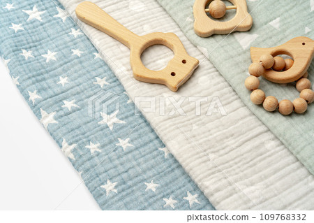 Baby muslin blanket and wooden toys for newborn Baby muslin blanket and wooden toys for newborn 109768332