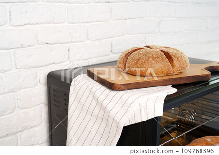 Freshly baked bread in mini oven in the kitchen 109768396