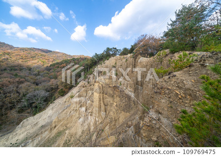 [德島縣阿波市]阿波的土柱[鳩岳] 109769475