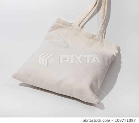 Tote bag, shopper mockup. Natural textile grocery package 109771097