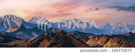 Picturesque autumn Alps mountain view from Schafberg viewpoint, Salzkammergut, Upper Austria. 109772677