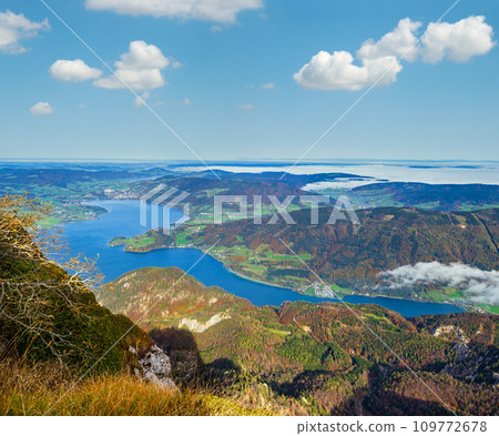 Picturesque autumn Alps mountain lakes view from Schafberg viewpoint, Salzkammergut, Upper Austria. 109772678