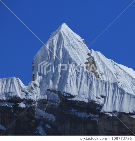 Beautiful shaped Mount Lobuche seen from Cho la pass, Nepal. 109773786