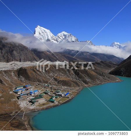 Gokyo, turquoise lake Dudh Pokhari and Cholatse, Nepal. 109773803