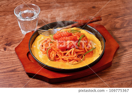 註）蒸氣是合成的。義大利鐵板燒、名古屋那不勒斯、名古屋目食、咖啡廳菜單、那不勒斯。 109775367