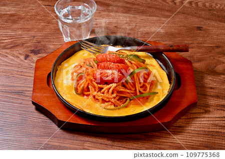 註）蒸氣是合成的。義大利鐵板燒、名古屋那不勒斯、名古屋目食、咖啡廳菜單、那不勒斯。 109775368