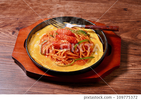 註)蒸氣是合成的。義大利鐵板燒、名古屋那不勒斯、名古屋目食、咖啡廳菜單、那不勒斯。 註)蒸氣是合成的。義大利鐵板燒、名古屋那不勒斯、名古屋目食、咖啡廳菜單、那不勒斯。 109775372