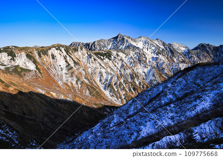 北阿爾卑斯山的矢鹿岳和穗高山脈 109775668
