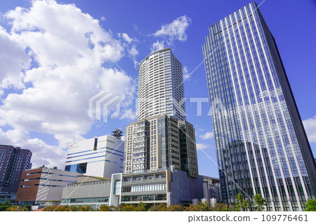 Skyscrapers in Nakanoshima, Osaka (taken in fall 2023) Skyscrapers in Nakanoshima, Osaka (taken in fall 2023) 109776461