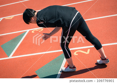 ground, land, female 109776901