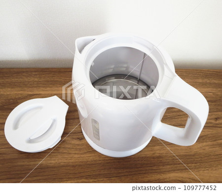 Electric kettle, a convenient home appliance that boils water Electric kettle, a convenient home appliance that boils water 109777452