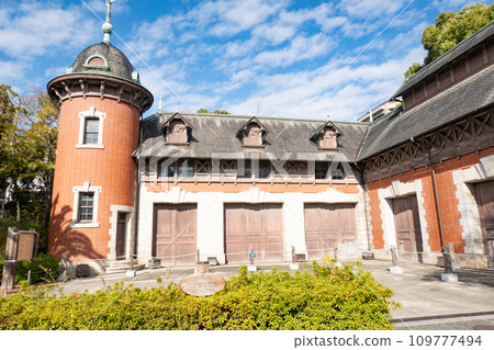 Former Kodera family stables in Sorakuen, Kobe City in autumn (Important Cultural Property) Former Kodera family stables in Sorakuen, Kobe City in autumn (Important Cultural Property) 109777494