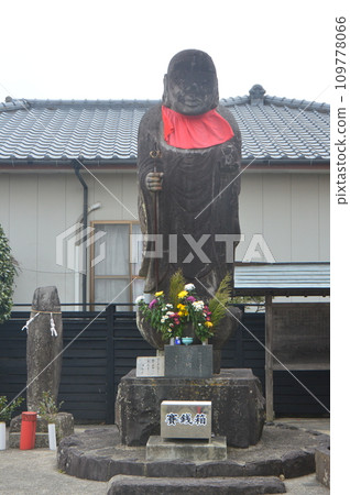 Japan's No. 1 Jizo Bodhisattva (Yasaka Shrine Precincts/2-33 Fumotocho, Izumi City, Kagoshima Prefecture) Japan's No. 1 Jizo Bodhisattva (Yasaka Shrine Precincts/2-33 Fumotocho, Izumi City, Kagoshima Prefecture) 109778066