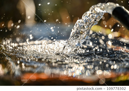 山泉水 山泉水 109778302