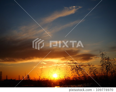 Beautiful sunset sky from Arakawa Tsutsumi, Toda City Beautiful sunset sky from Arakawa Tsutsumi, Toda City 109778970