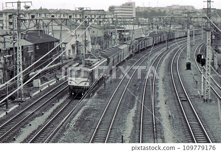 1978 EF58 towed luggage train EF581 top number Hodogaya Kanagawa Prefecture Yokohama City Record photo 109779176