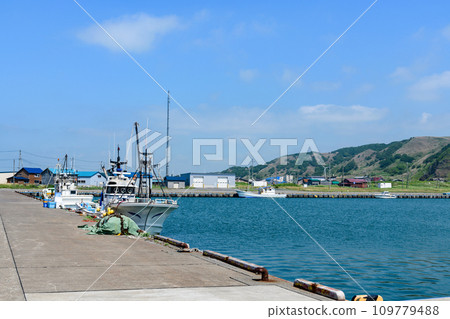 Bakkai, a small fishing port in northern Hokkaido 109779488