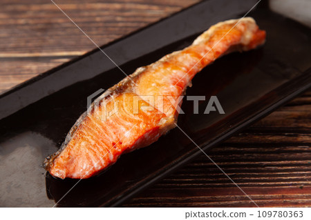 咸三文魚鮭魚 109780363
