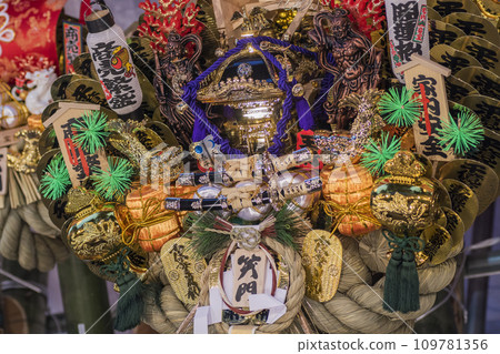 鳥之市、耙子、生意興隆、色彩鮮豔、家庭平安、神社、日本、年末、新年 109781356