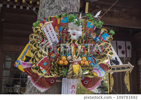 鳥之市、耙子、生意興隆、色彩鮮豔、家庭平安、神社、日本、年末、豪華新年 109781692