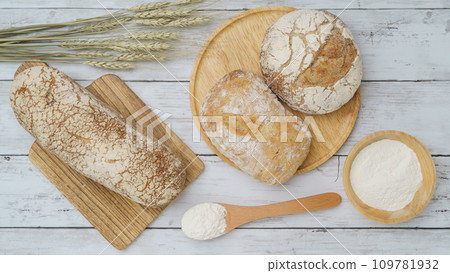 硬麵包形象 | 麵粉和麥穗 109781932