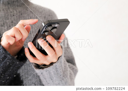 Handy to use a smartphone Handy to use a smartphone 109782224