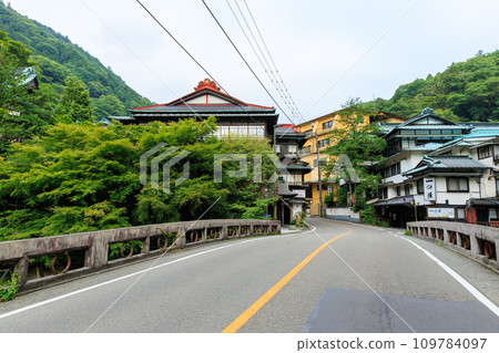 神奈川箱根_箱根湯本、塔澤地區的溫泉街風景 109784097