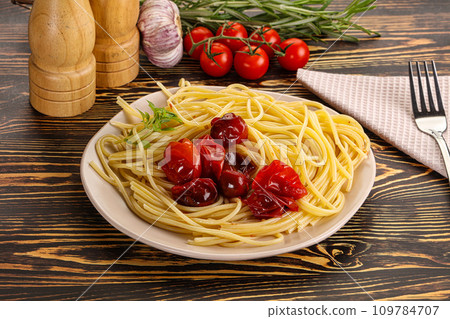 Italian pasta spaghetti with tomato 109784707