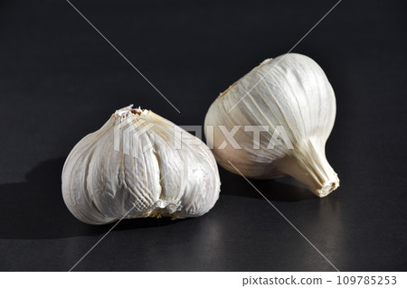 Purple garlic as it is Purple garlic as it is 109785253