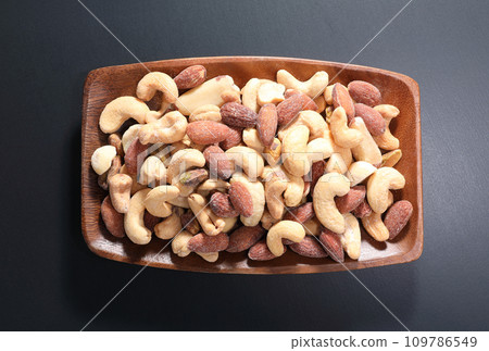 Mixed nuts served in a plate Mixed nuts served in a plate 109786549