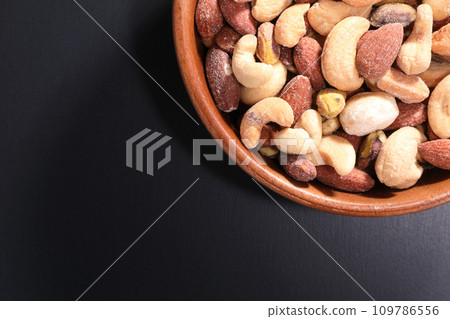 Mixed nuts served in a plate Mixed nuts served in a plate 109786556