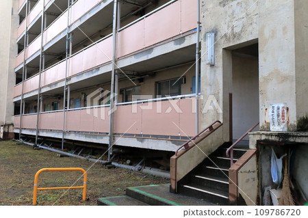 Metropolitan housing complex (Tatsumi, Koto Ward) Metropolitan housing complex (Tatsumi, Koto Ward) 109786720