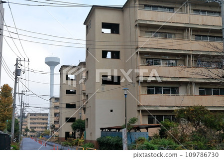 Metropolitan housing complex (Tatsumi, Koto Ward) Metropolitan housing complex (Tatsumi, Koto Ward) 109786730