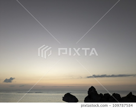 beautiful beach sunset beautiful beach sunset 109787584
