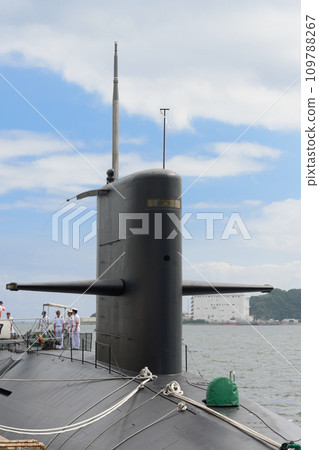 海上自衛隊「若潮號」潛水艇停泊 109788267