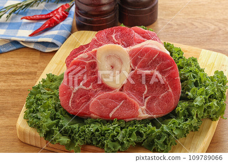 Raw ossobuco beef meat for cooking 109789066