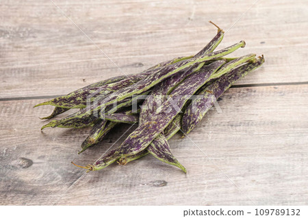 Raw green bean string heap Raw green bean string heap 109789132