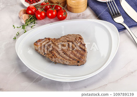 Grilled marble beef steak with sauce 109789139