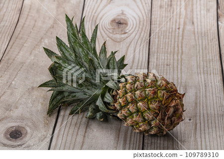 Sweet organic ripe tropical pineapple 109789310