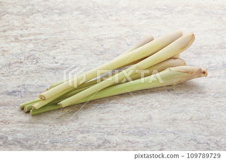 Raw lemongrass stem aroma for cooking Raw lemongrass stem aroma for cooking 109789729