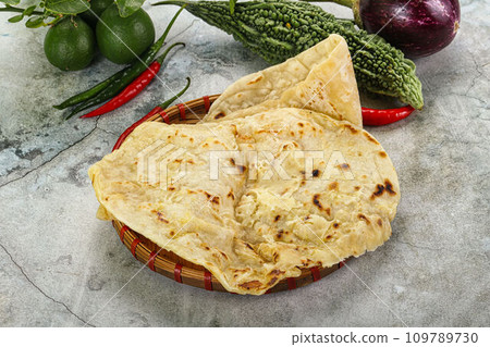 Indian tandori bread - naan with cheese Indian tandori bread - naan with cheese 109789730
