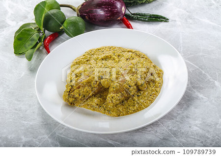Indian cuisine - pork masala sauce 109789739