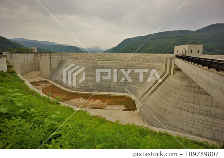 蘇利卡米河大壩溢洪道 蘇利卡米河大壩溢洪道 109789802